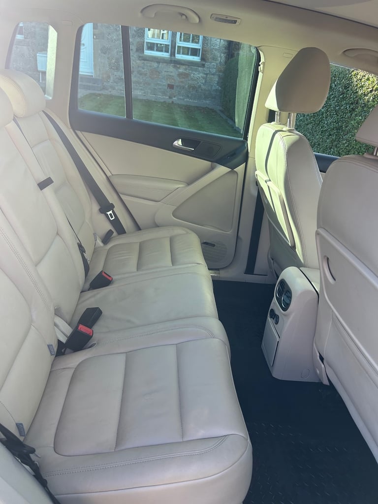 Volkswagen, TIGUAN, R Line Estate, 2010, Semi-Auto, 1968 (cc), 5 doors