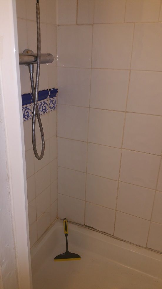 West London Acton, W3 two bedroom, 2nd floor flat in a purpose built gated court