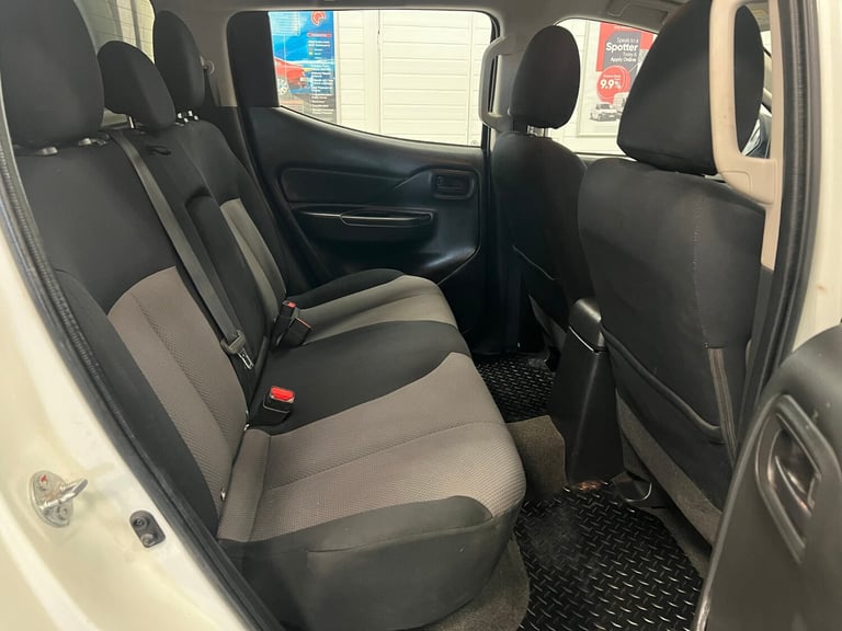 2020 Mitsubishi L200 4LIFE 2.3DI-D 150PS 4X4 DOUBLE CAB PICK UP C/W REAR PRO TOP (EURO 6) PICK UP...