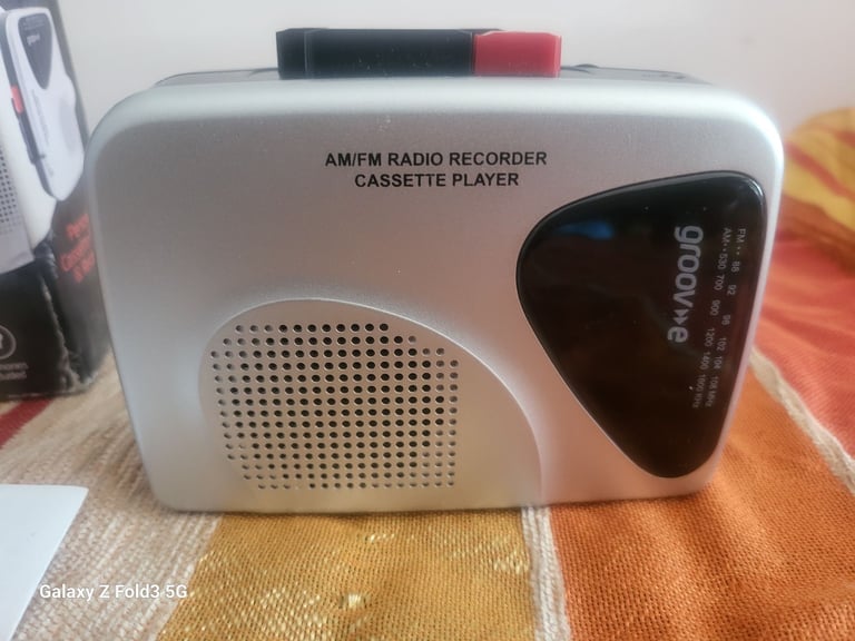 Groove GV-PS525 Portable Walkman Personal Cassette Player Radio Recorder Silver