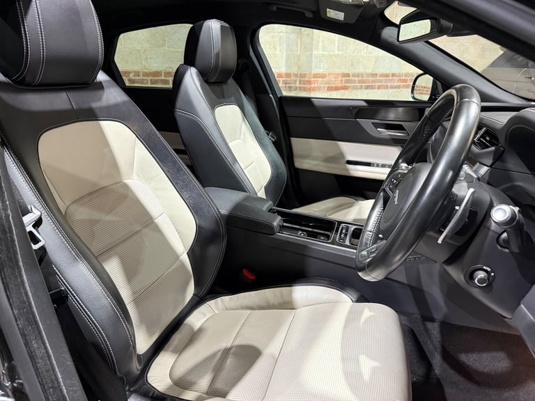 2017 Jaguar XF 2.0d R-Sport Saloon 4dr Diesel Auto AWD Euro 6 (s/s) (240 ps)