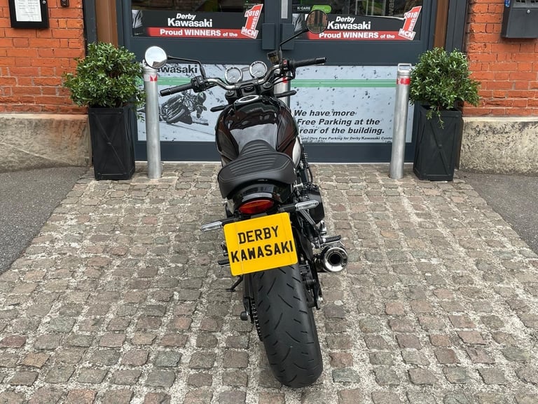 2022 Kawasaki Z900RS retro style motorbike - Custom painted
