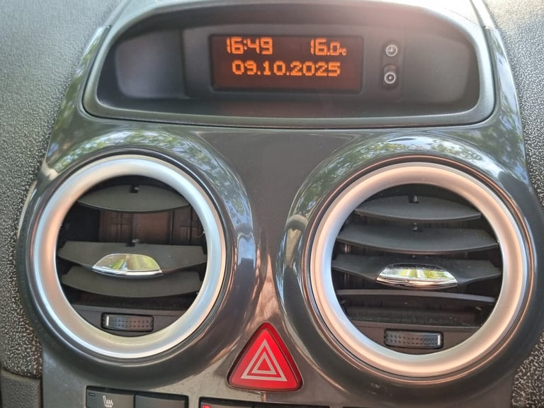 2011 Vauxhall Corsa 1.4 SE 3dr Auto HATCHBACK PETROL Automatic