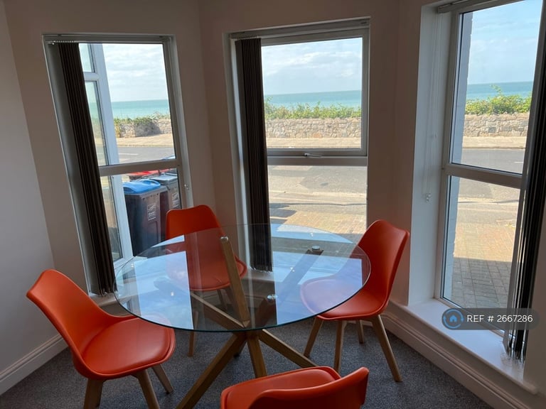 2 bedroom flat in Royal Esplanade, Margate, CT9 (2 bed) (#2667286)