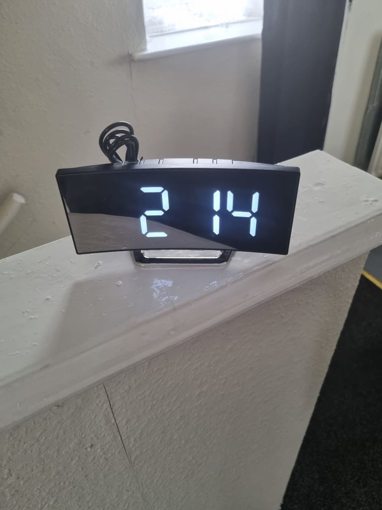 NEVER USED IT. LED ALARM CLOCK WITH TEMPTURE ON 