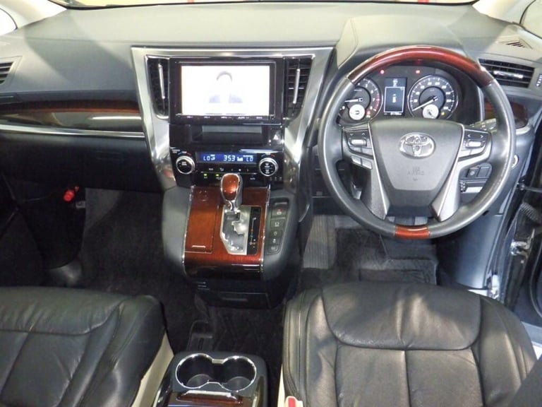 Toyota Alphard 2.5 auto black automatic 4wd only 51k miles due in november 2015