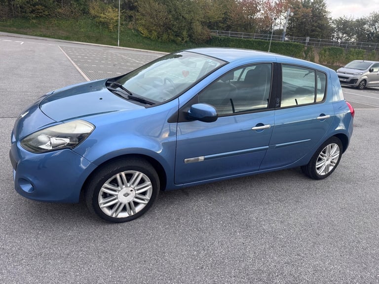 2011 Renault Clio 1.6 VVT Initiale TomTom Auto Euro 5 5dr HATCHBACK Petrol Automatic