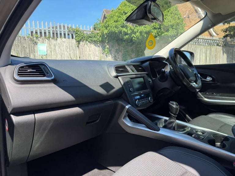 2017 Renault Kadjar 1.2 TCe Signature Nav Euro 6 (s/s) 5dr HATCHBACK Petrol Manual