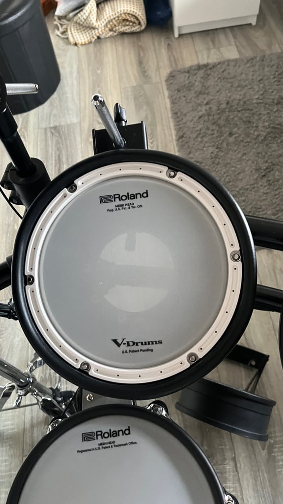 Roland TD-27KV Electronic Drum Kit – Excellent Condition, Includes Amp & Throne