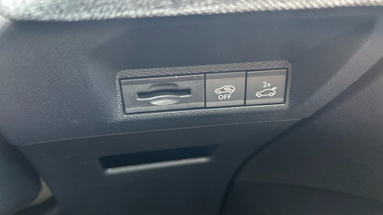 2025 Peugeot 5008 1.2 Hybrid 136 GT 5dr e-DSC6 Petrol Estate Estate Petrol Automatic