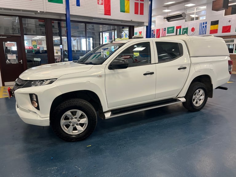 2020 Mitsubishi L200 4LIFE 2.3DI-D 150PS 4X4 DOUBLE CAB PICK UP C/W REAR PRO TOP (EURO 6) PICK UP...