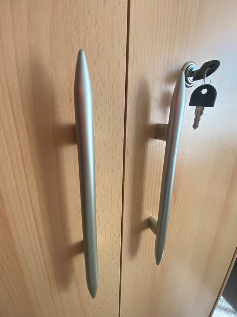 ‼️ QUICK SALE Wardrobe with key 🔑 