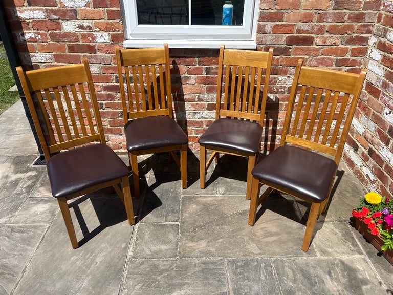 Set of 4 x Rustic Solid Oak Dining Chairs - Excellent Condition 