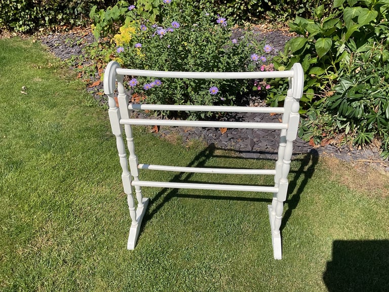 Traditional Retro Style Wooden Towel Rail Painted White Floor Standing