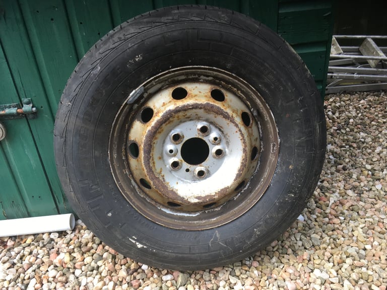 image for Steel wheel with tyre 215/70R 15C
