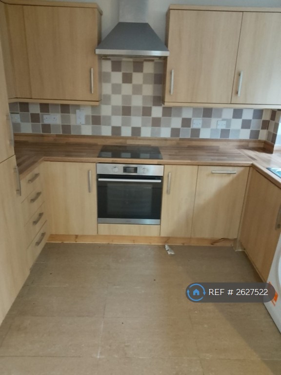 1 bedroom flat in Hengist Way, Wallington, SM6 (1 bed) (#2627522)