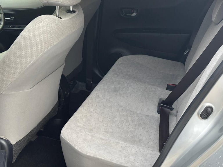 2013 Toyota Vitz 1.3 Petrol Hatchback – White – Low Miles – New MOT (09/26/2026)