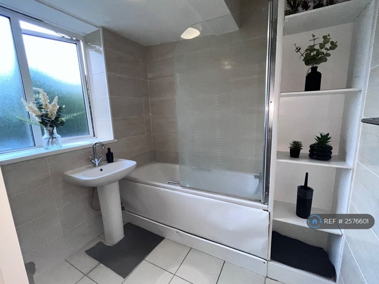 1 bedroom in Rainham House, London, NW1 (#2576601)