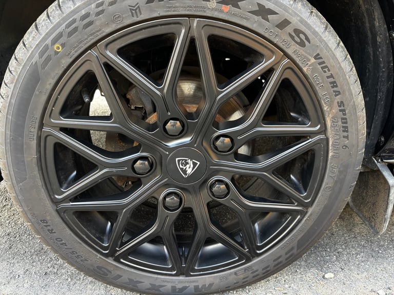 Transit Custom 2.0 EcoBlue Limited Predator Van 