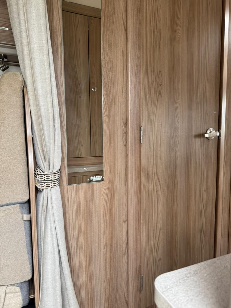 2016 - Swift Lifestyle 686 - 2.3ltr - apx 70k - 6 Berth / 6 Belts 