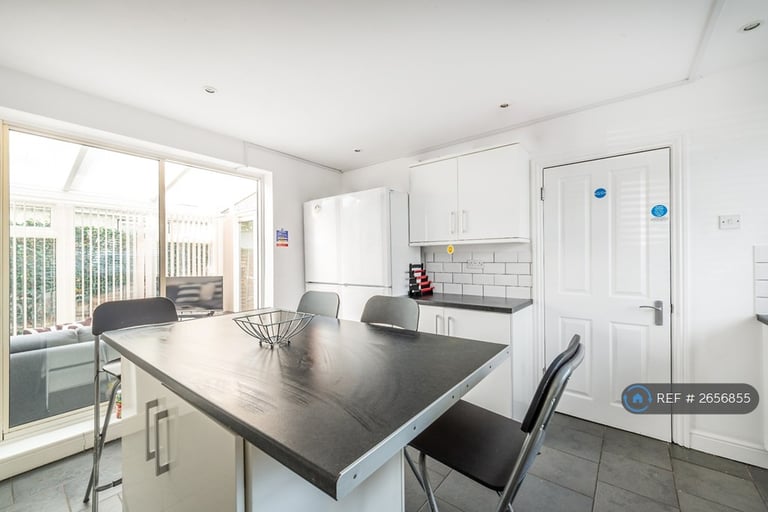 1 bedroom in Goffs Road, Ashford, TW15 (#2656855)