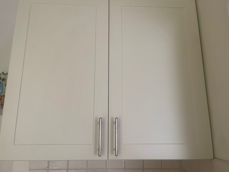 Kitchen cupboard doors with handles