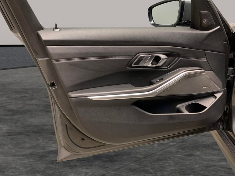 2021 BMW 3 Series 330e xDrive M Sport 4dr Step Auto SALOON PETROL/ELECTRIC Automatic