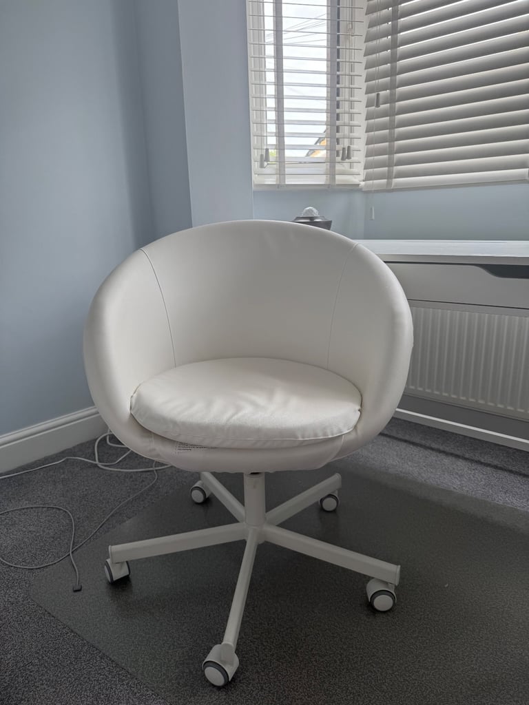 image for IKEA Skruvsta swivel chair - white