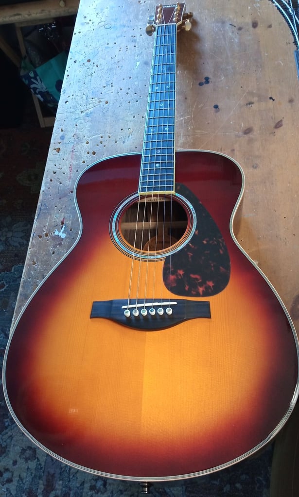 Yamaha LS16 all solid woods acoustic guitar with case. Like new. PX welcome.