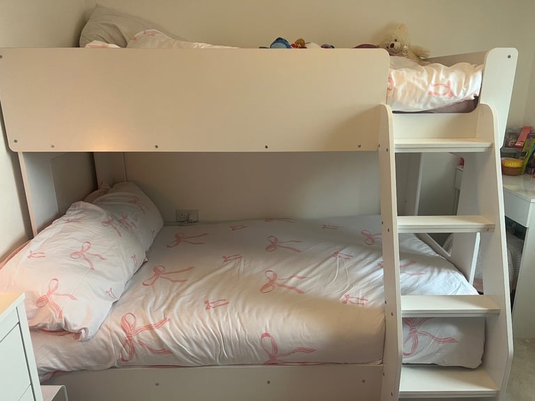Habitat triple bunk bed with single mattress 