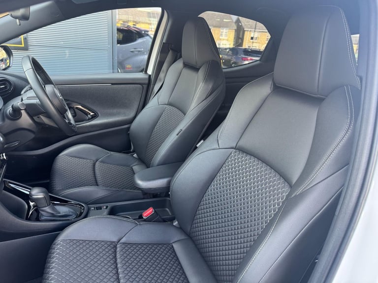2022 Toyota Yaris 1.5 VVT-h Dynamic E-CVT Euro 6 (s/s) 5dr HATCHBACK Petrol/Electric Hybrid Autom...