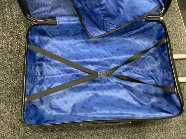 Used suitcase ATLASBAGS size 75x48x£29cm blue 4 wheels v.good condition £28