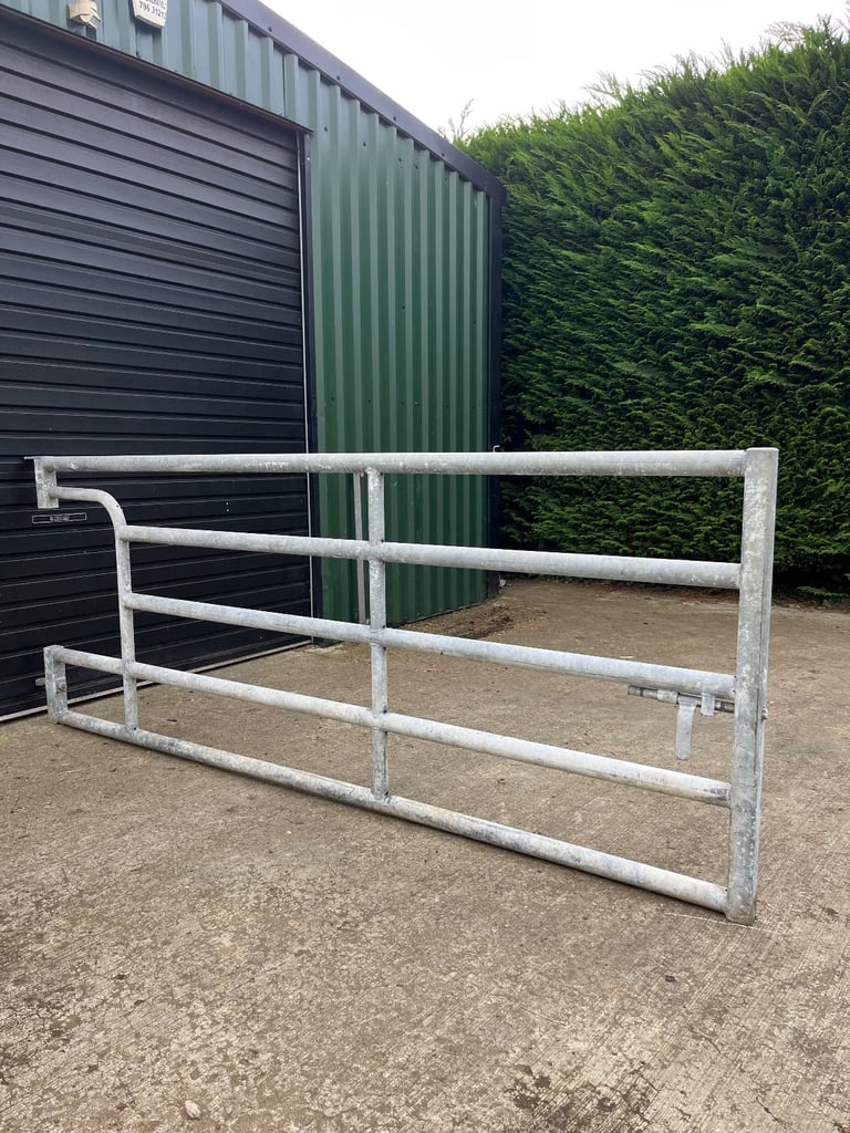 10ft Galvanised Cattle Gate (Tractor)