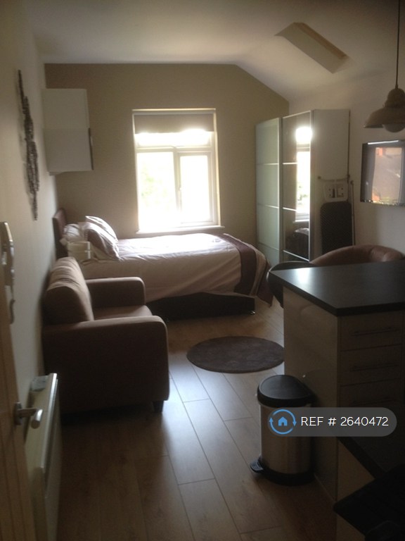 Studio flat in Abington, Northampton, NN1 (#2640472)