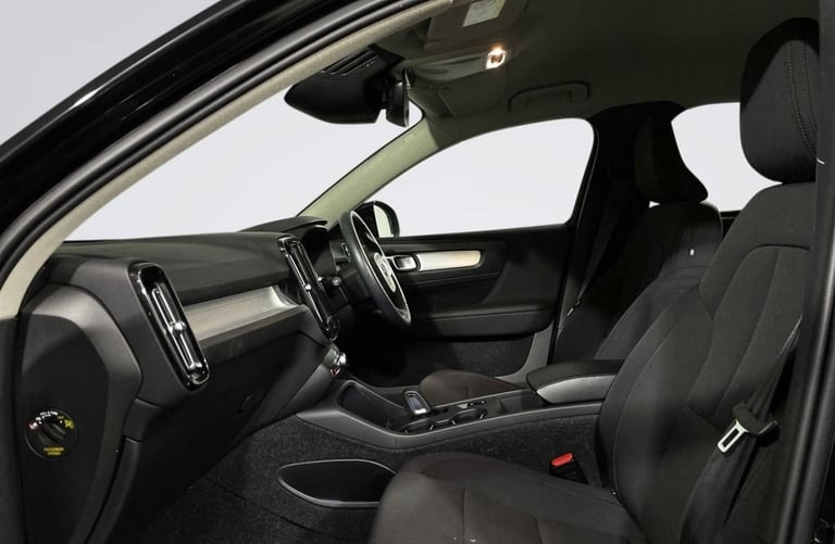 2020 Volvo XC40 2.0 D3 MOMENTUM 5d 148 BHP Estate Diesel Automatic