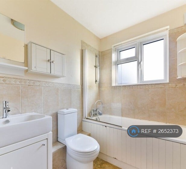 2 bedroom flat in Central Gardens, Morden, SM4 (2 bed) (#2652373)