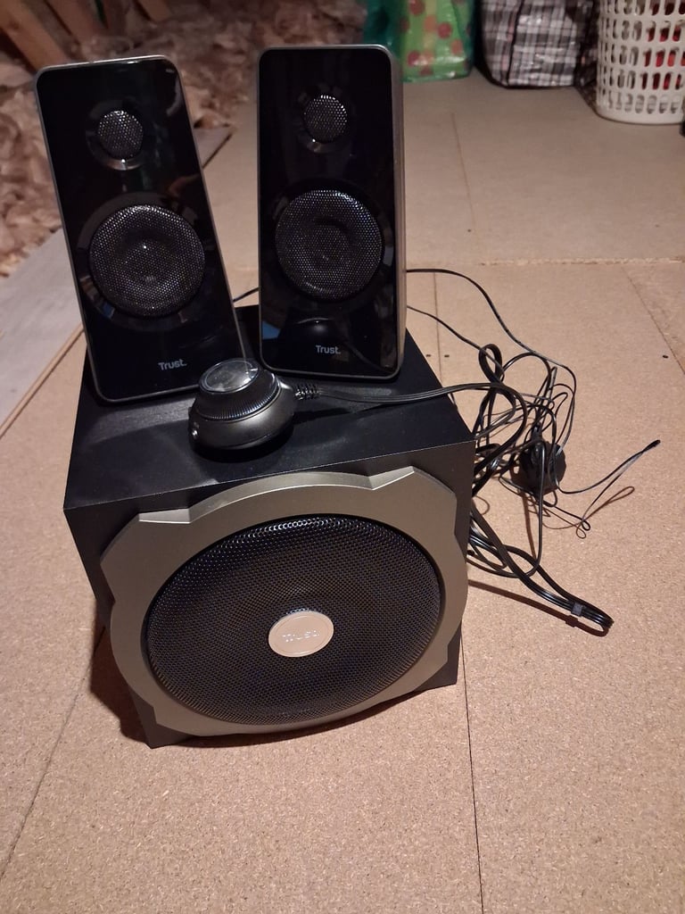 Speaker set