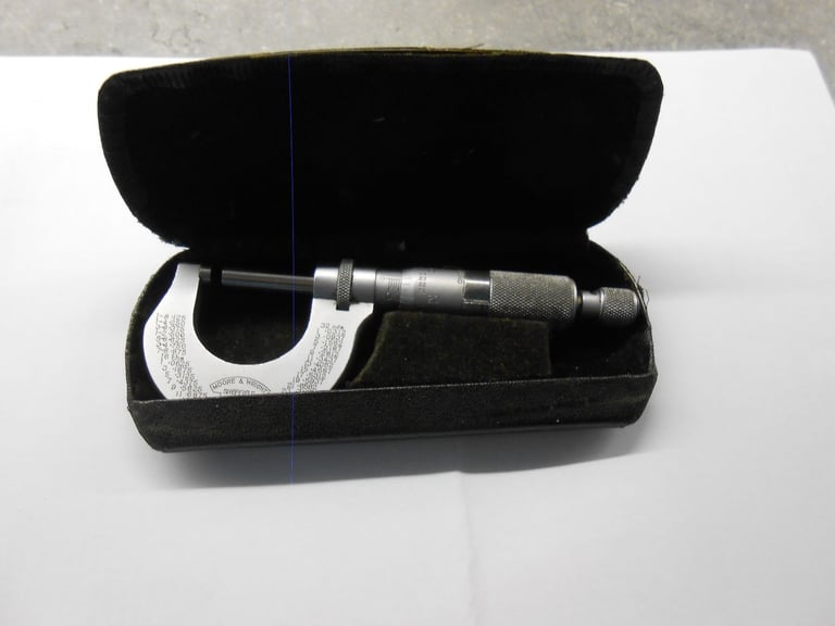 VINTAGE MOORE AND WRIGHT MICROMETER IN CASE.