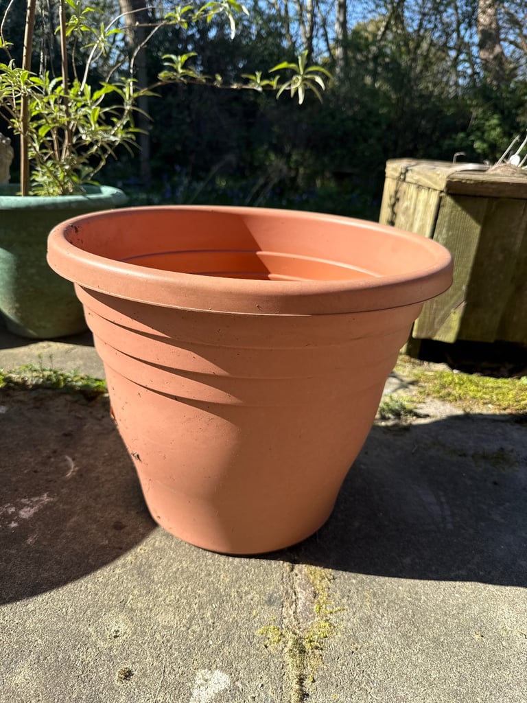 image for Plastic large plant pot 