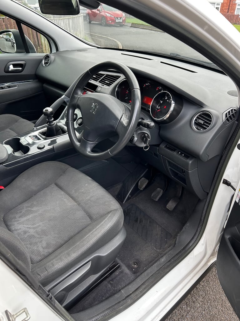 Peugeot, 3008, Hatchback, 2012, Manual, 1560 (cc), 5 doors