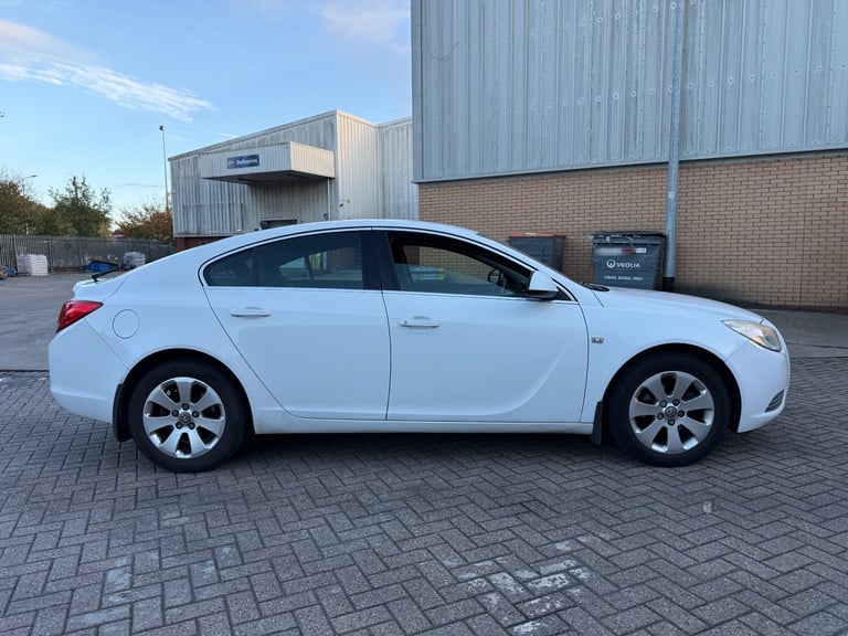 Vauxhall, INSIGNIA, Hatchback, 2013, Manual, 1956 (cc), 5 doors