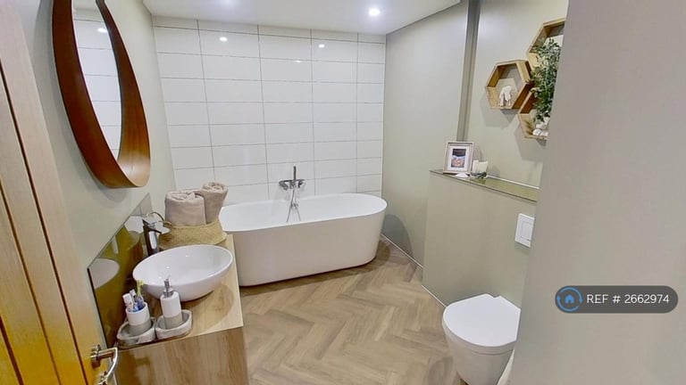 3 bedroom flat in Cavalry Park Drive, Edinburgh, EH15 (3 bed) (#2662974)
