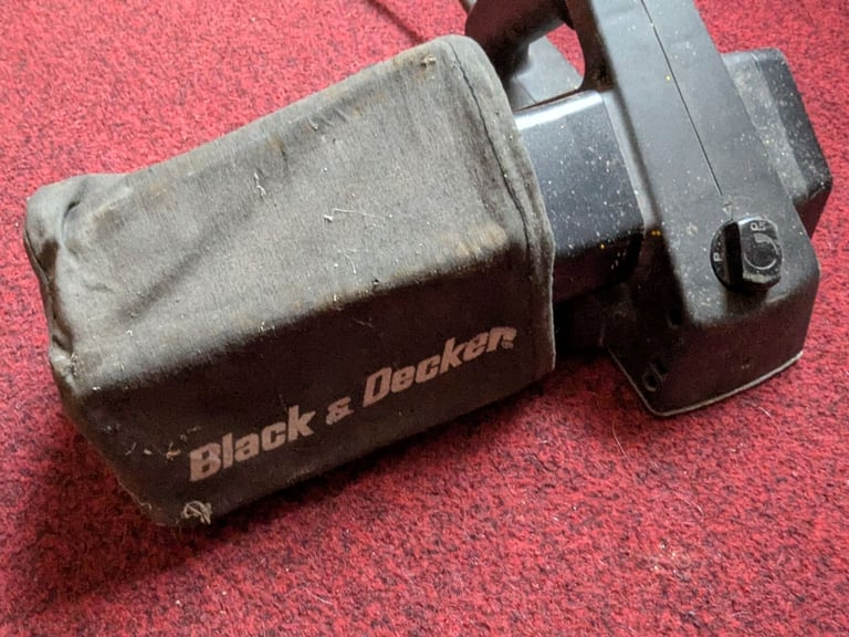 BLACK & DECKER 240V 330W ELECTRIC WOOD PLANER WOOD PLANE IN GOOD WORKING ORDER WITH DUST BAG
