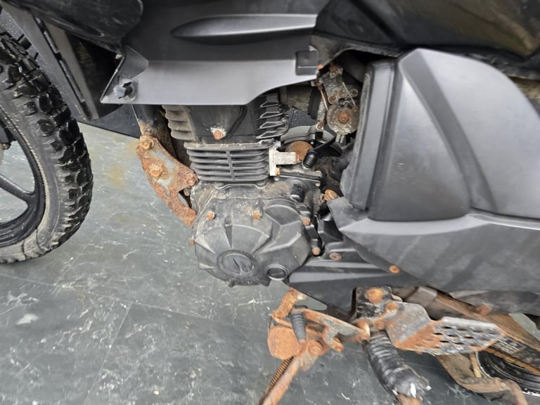 YAMAHA YS 125 PROJECT BIKE LEARNER LEGAL 125cc HPI CLEAR