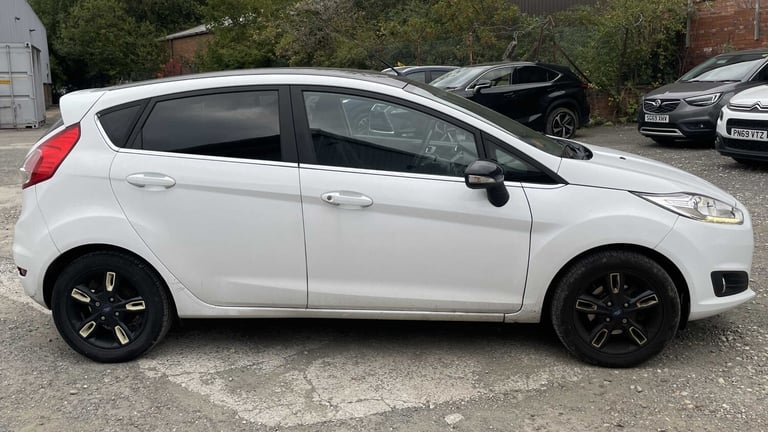 2016 Ford Fiesta 1.0 EcoBoost Zetec White 5dr HATCHBACK PETROL Manual