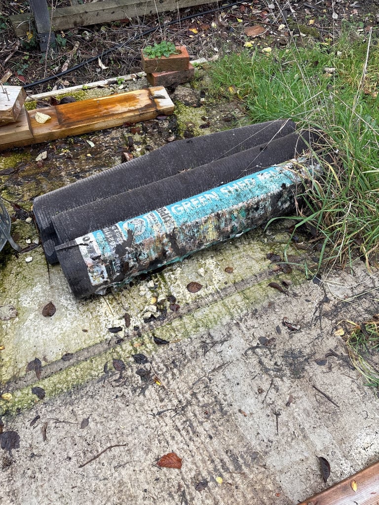 image for Green shed felt 10m x 1m roll and other of cuts