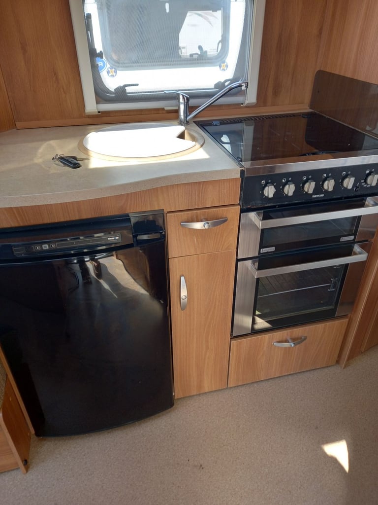 Swift challenger sport cruach fixed bed excellent condition 