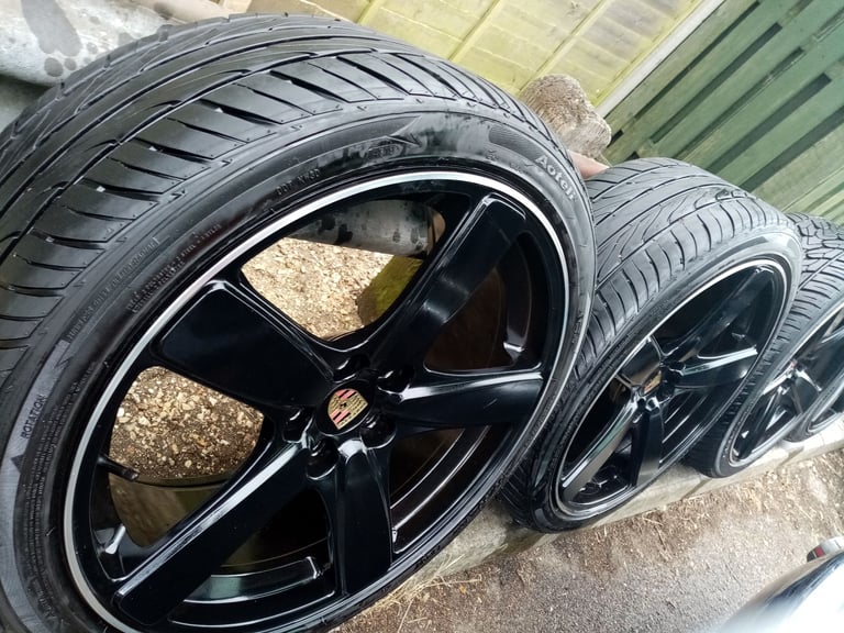 22 inch alloy wheels with quality tyres 