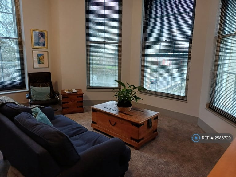 1 bedroom flat in Tower House, Richmond, TW9 (1 bed) (#2586709)