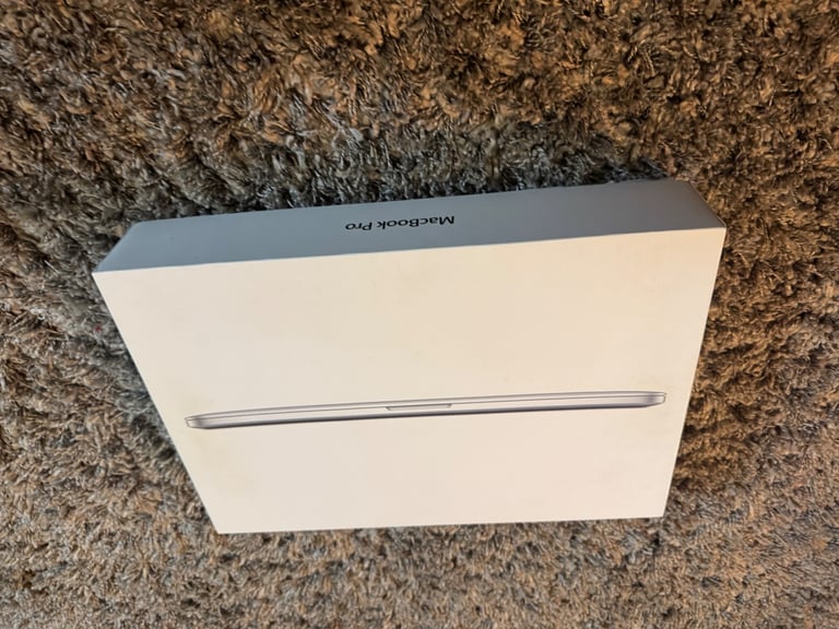 Apple MacBook Pro A1398 15" i7  16GB RAM 256GB SSD Excellent Condition 